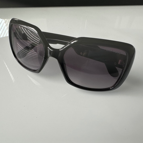 Tommy Hilfiger Sunglasses - Picture 1 of 4